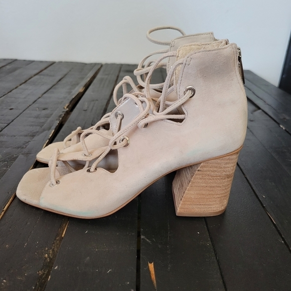 Vince Camuto NWOT Nahara Women's 6 Beige Suede Lace Up Booties Ankle Peep Toe - Picture 4 of 10